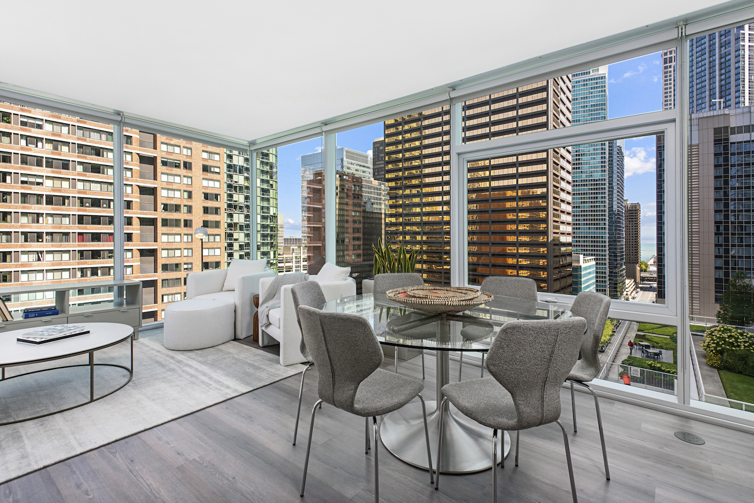 Chicago Real Estate: 5 Luxurious Downtown Condos That Are Springboards into City Life